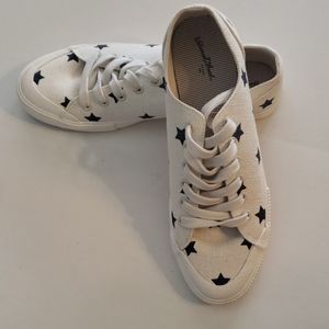 Universal Threads Sneakers, never worn, size 10
